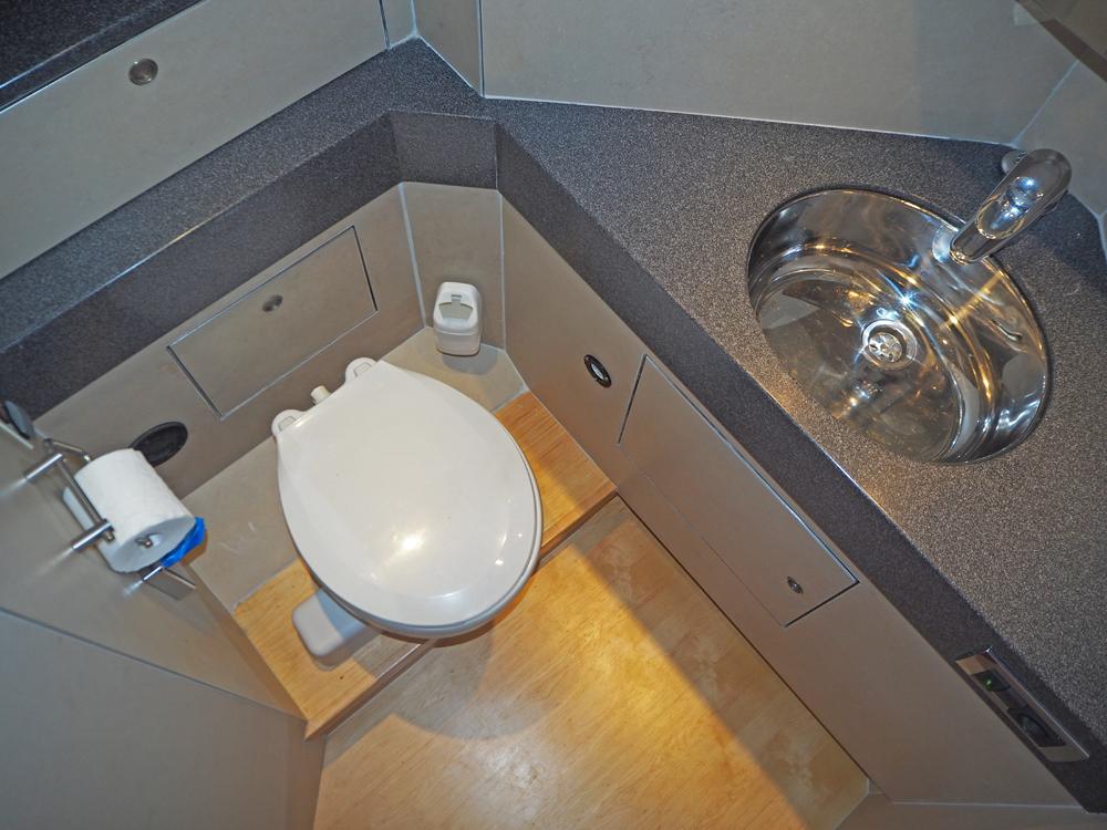 Cabin en avant, H&eacute;bergements